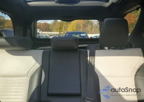 2023 Land Rover Discovery Metropolitan Edition z USA, uszkodzony, nr VIN SALRW4EU8P2473175